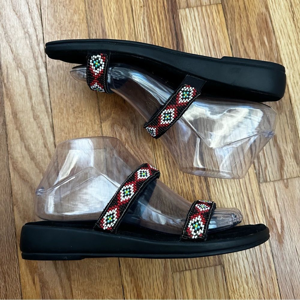 Minnetonka Beaded Leather Sandals Women’s Sz 7 Black/ Red/ White